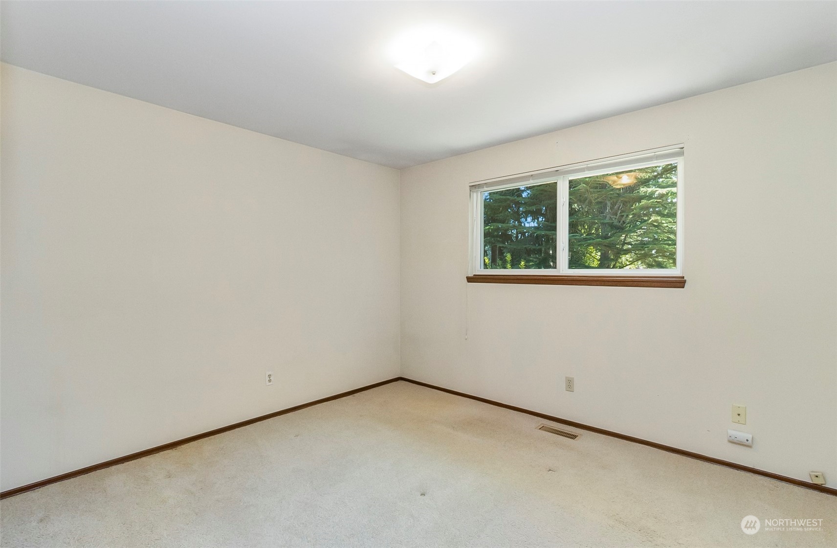 2520 166th Avenue Northeast Bellevue, WA 98008 - Photo 27 of 40 an empty room with a window