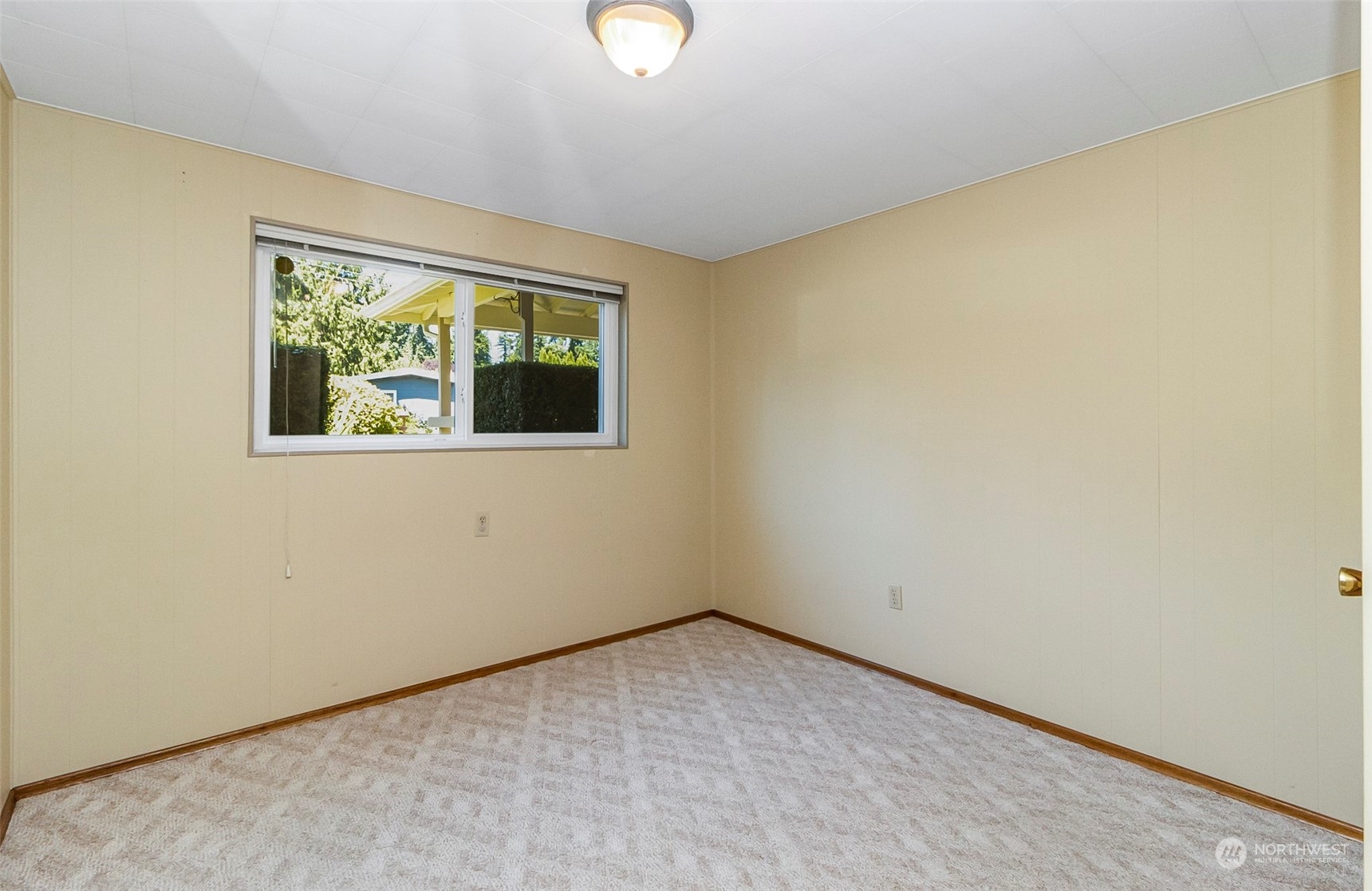 2520 166th Avenue Northeast Bellevue, WA 98008 - Photo 36 of 40 an empty room with windows