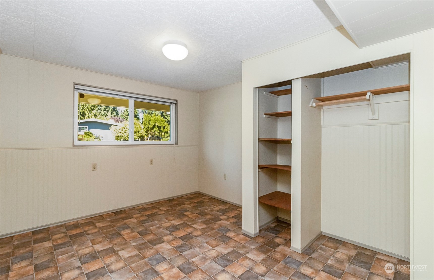 2520 166th Avenue Northeast Bellevue, WA 98008 - Photo 39 of 40 a view of an empty room with closet and a window