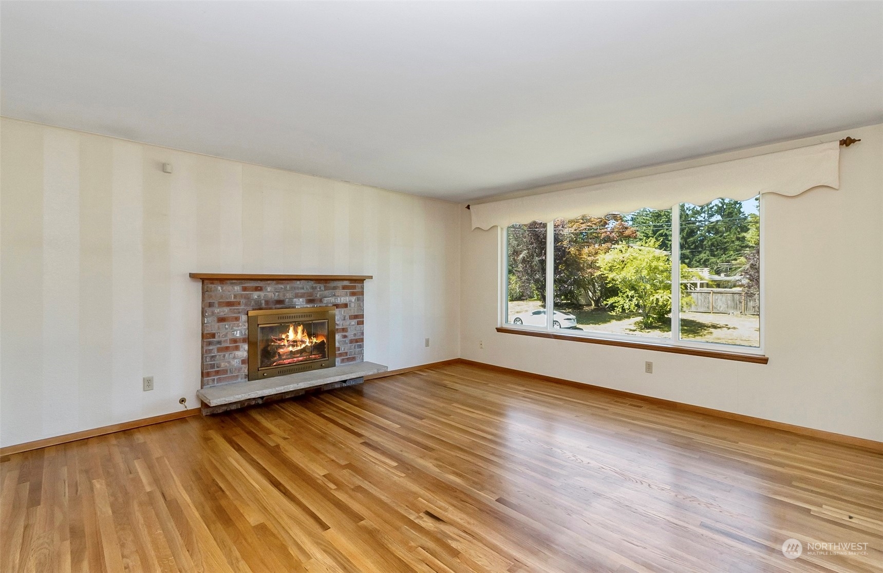 2520 166th Avenue Northeast Bellevue, WA 98008 - Photo 10 of 40 an empty room with windows and fireplace