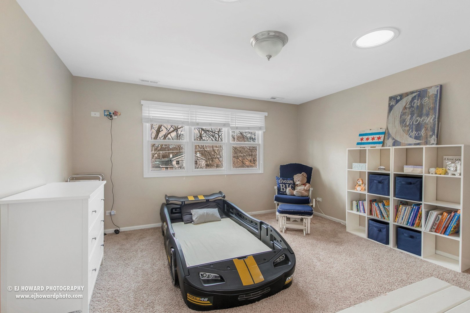437 Illinois Road Frankfort, IL 60423 - Photo 15 of 35 a room with furniture and a book shelf