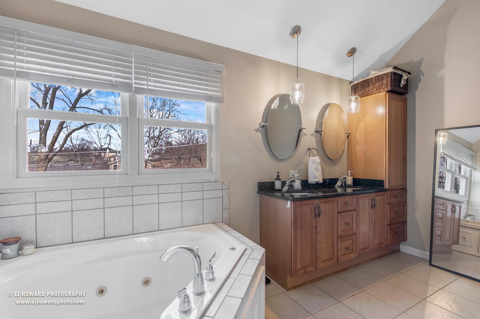 437 Illinois Road Frankfort, IL 60423 - Photo 19 of 35 a bathroom with a bathtub a sink and a window