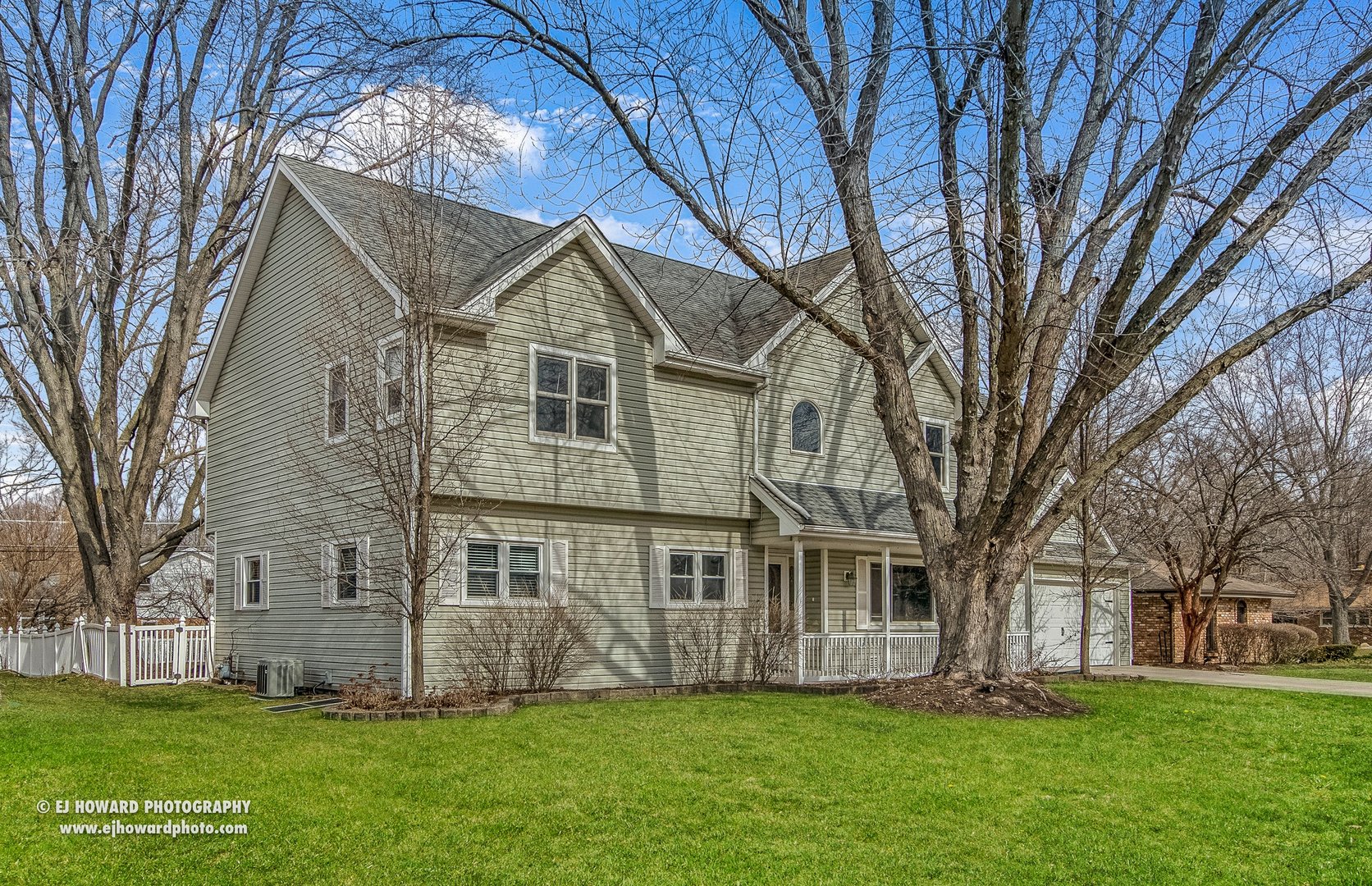 437 Illinois Road Frankfort, IL 60423 - Photo 2 of 35 a front view of house with yard and green space