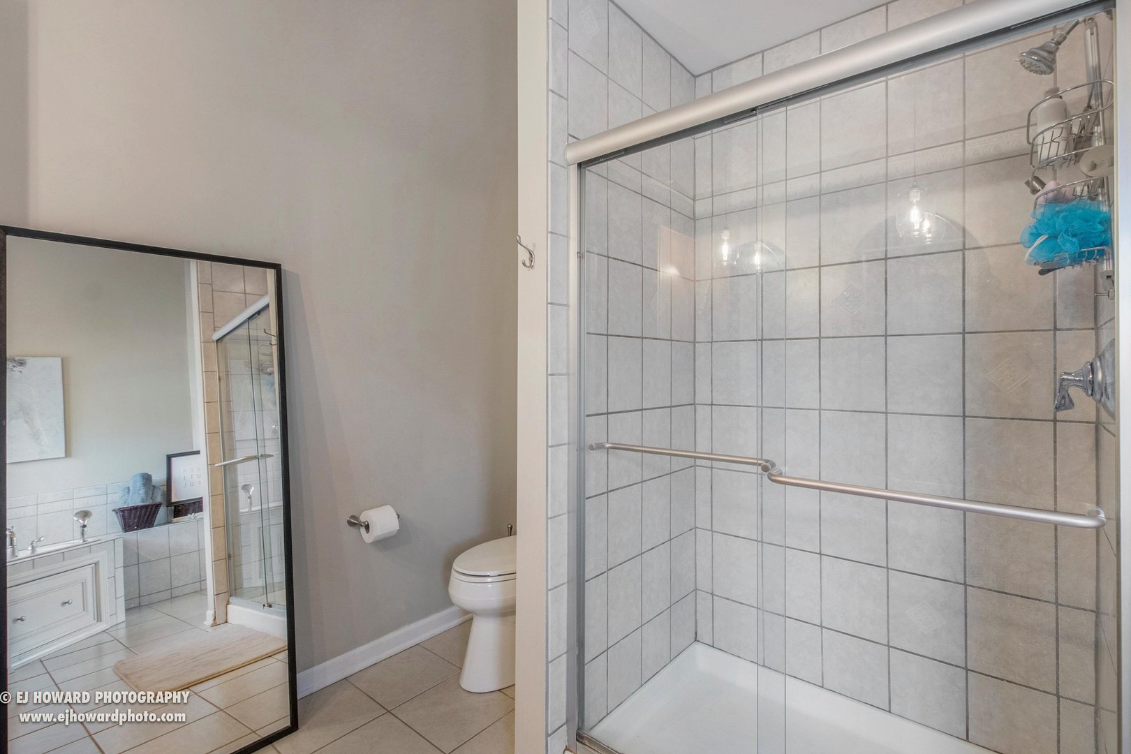 437 Illinois Road Frankfort, IL 60423 - Photo 21 of 35 a bathroom with a shower and toilet