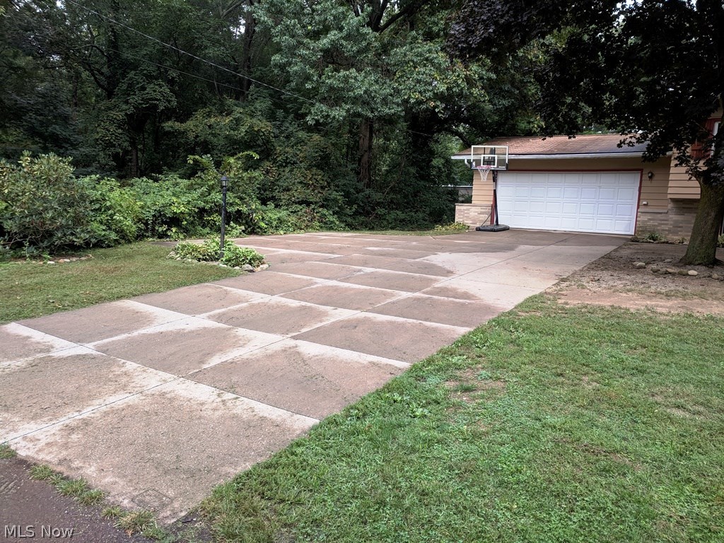2935 Prior Road Akron, OH 44319 - Photo 23 of 29 The long driveway offers plenty of room for parking, including 2 additional parking spots. There is also room to store a boat, trailer, or other along side the garage.