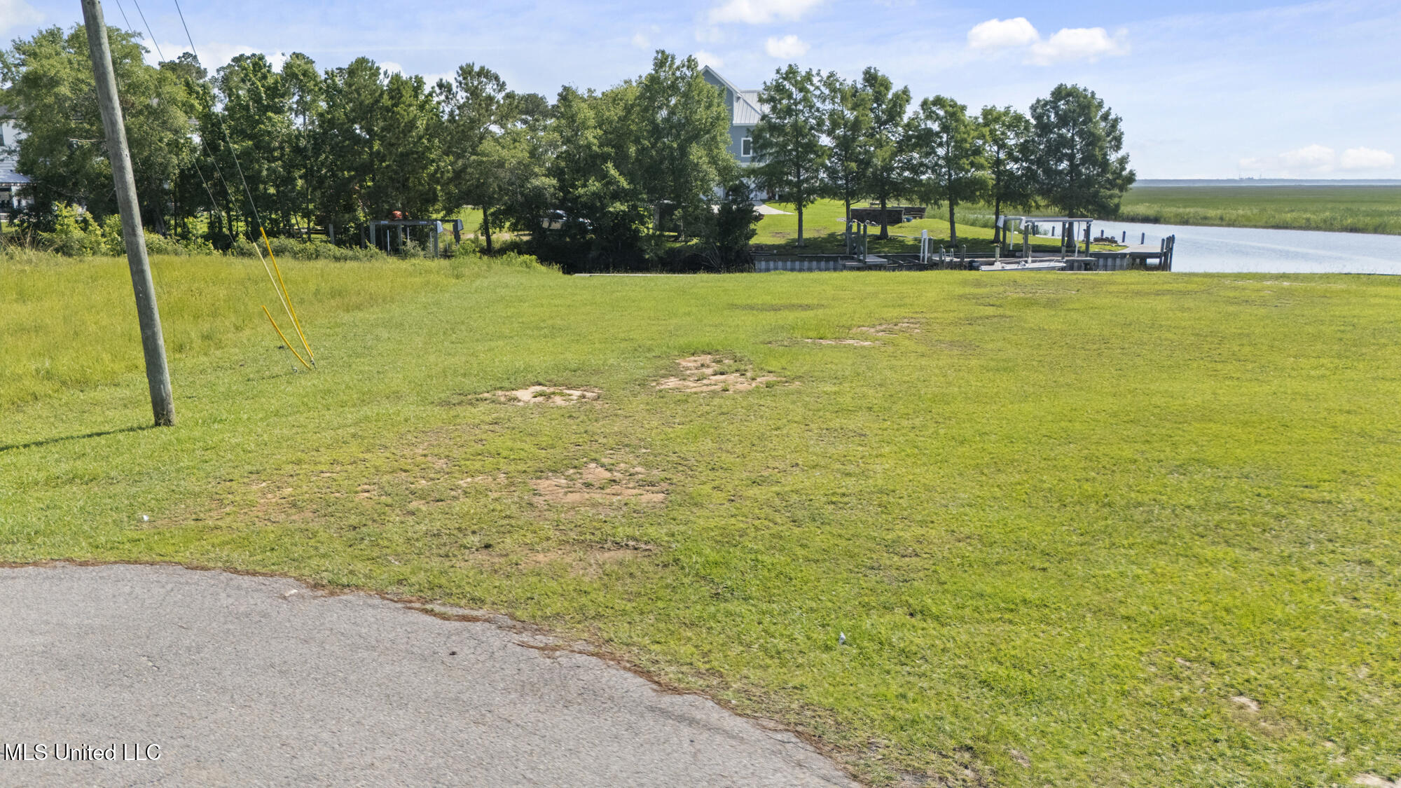 1436 Hanakealoha Place Diamondhead, MS 39525 - Photo 7 of 13 ghubphoto_06