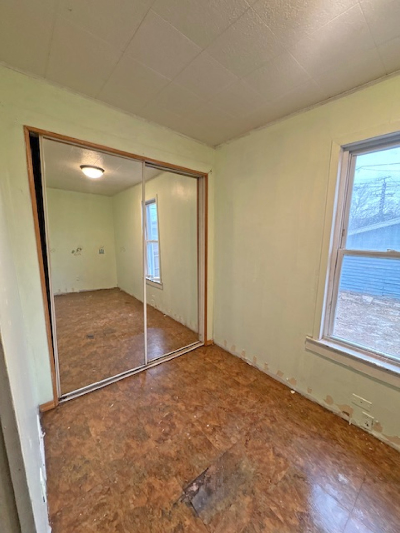 2024 Union Street Blue Island, IL 60406 - Photo 13 of 27 an empty room with window in front door
