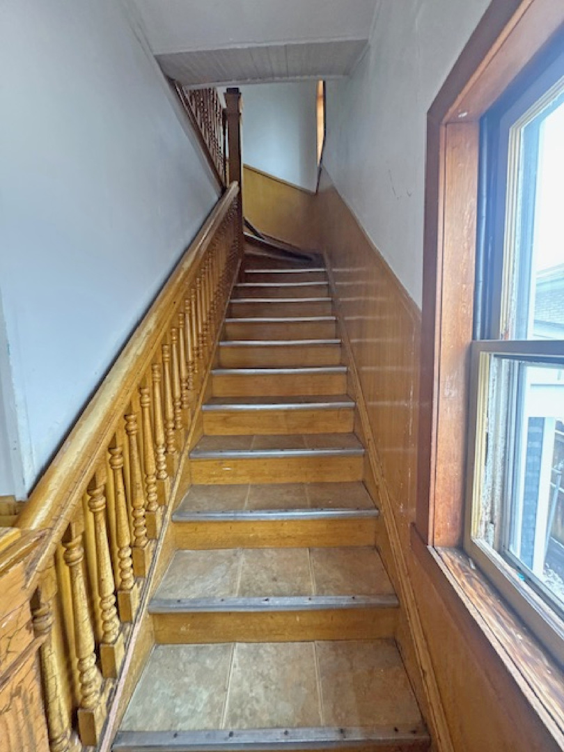 2024 Union Street Blue Island, IL 60406 - Photo 20 of 27 a view of entryway