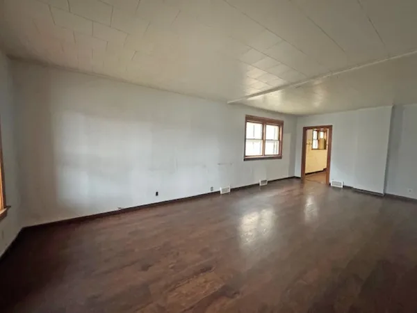 a view of empty room with window