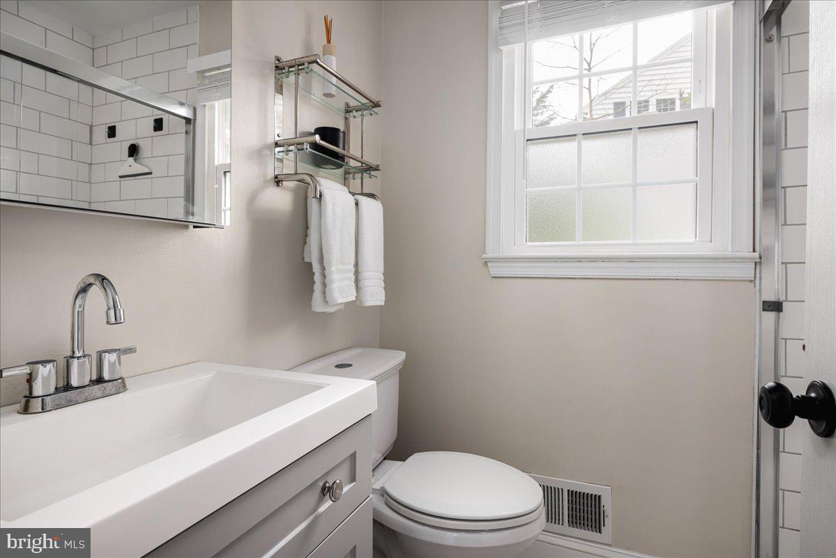 1622 Stowe Road Reston, VA 20194 - Photo 16 of 43