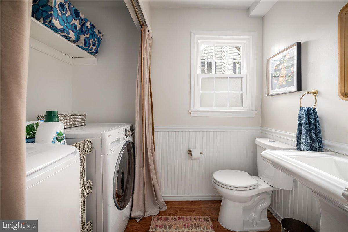 1622 Stowe Road Reston, VA 20194 - Photo 17 of 43 Main floor laundry