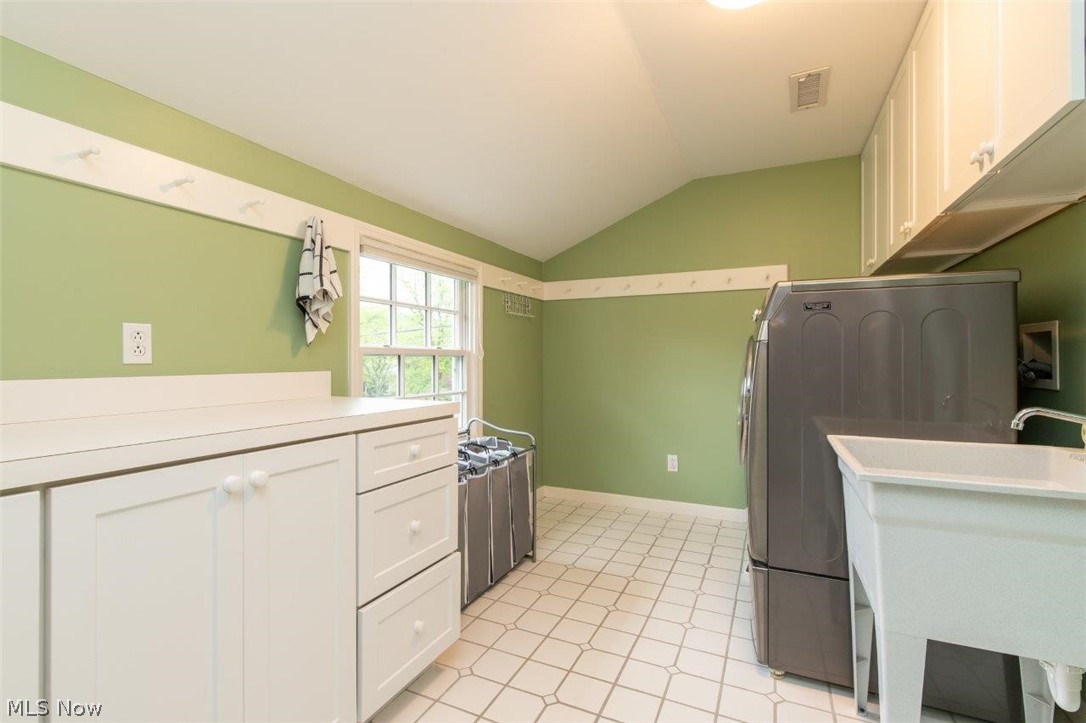 2667 Cranlyn Road Shaker Heights, OH 44122 - Photo 21 of 35 2nd Floor Laundry Room with Washer, Dryer and Built-ins