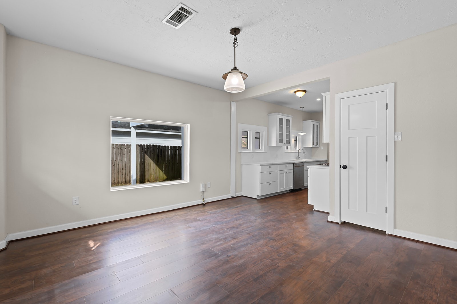 5401 North Capitol Street Houston, TX 77011 - Photo 11 of 34 an empty room with windows and ceiling fan
