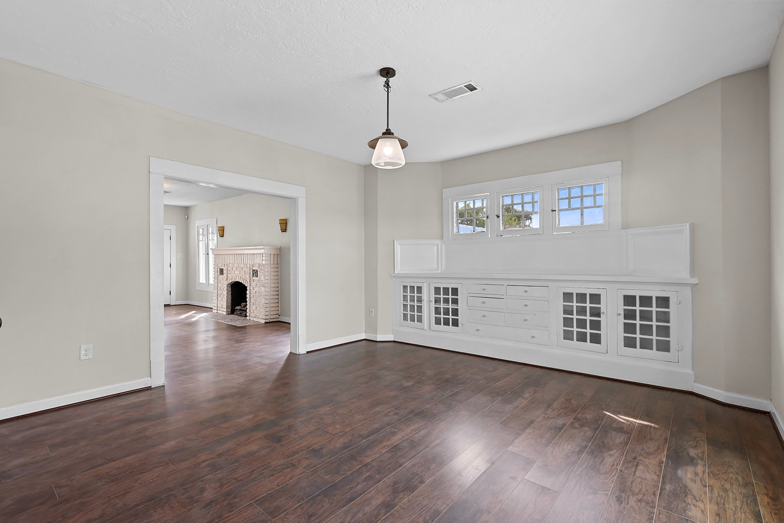 5401 North Capitol Street Houston, TX 77011 - Photo 12 of 34 a view of an empty room with wooden floor and a window