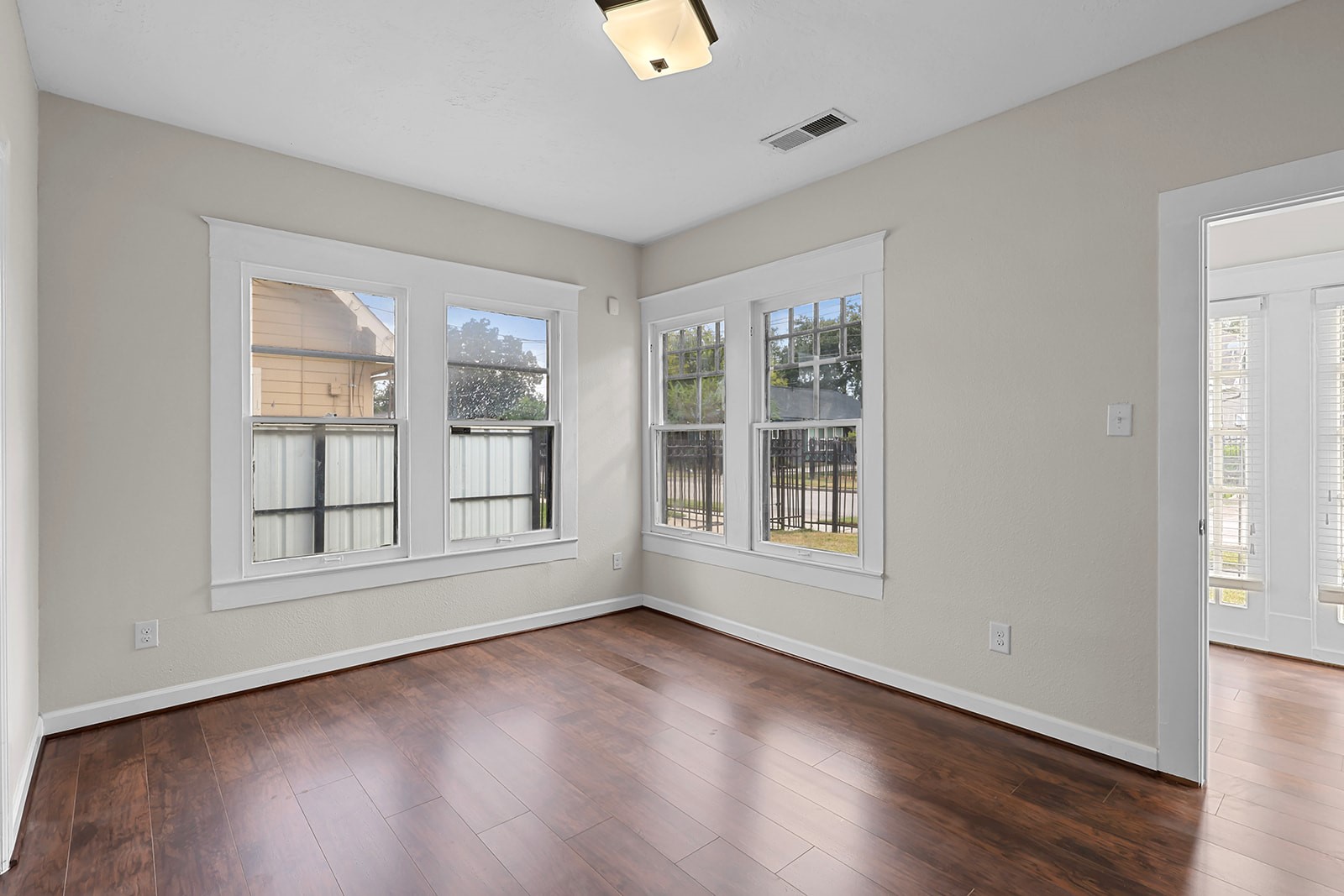5401 North Capitol Street Houston, TX 77011 - Photo 16 of 34 an empty room with wooden floor and windows
