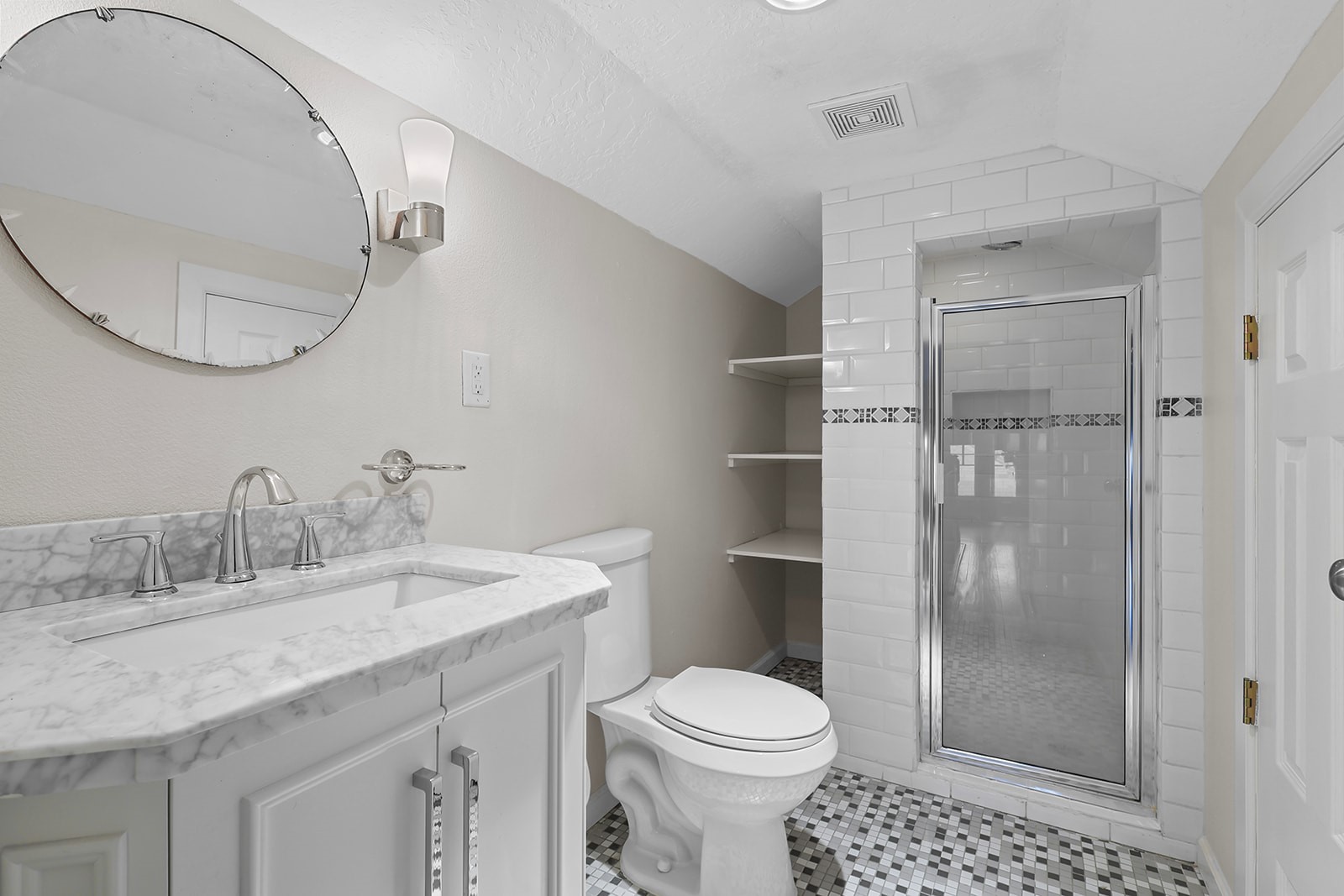 5401 North Capitol Street Houston, TX 77011 - Photo 18 of 34 a bathroom with a sink a toilet and shower