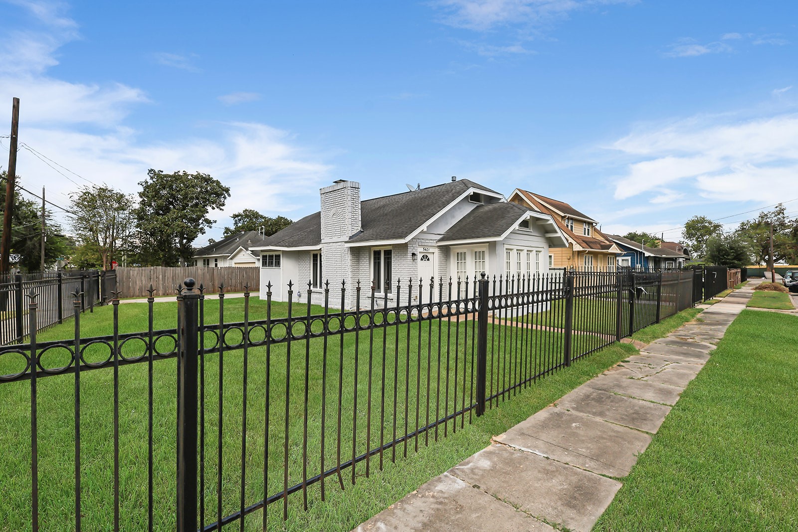 5401 North Capitol Street Houston, TX 77011 - Photo 26 of 34 a view of a park with iron fence