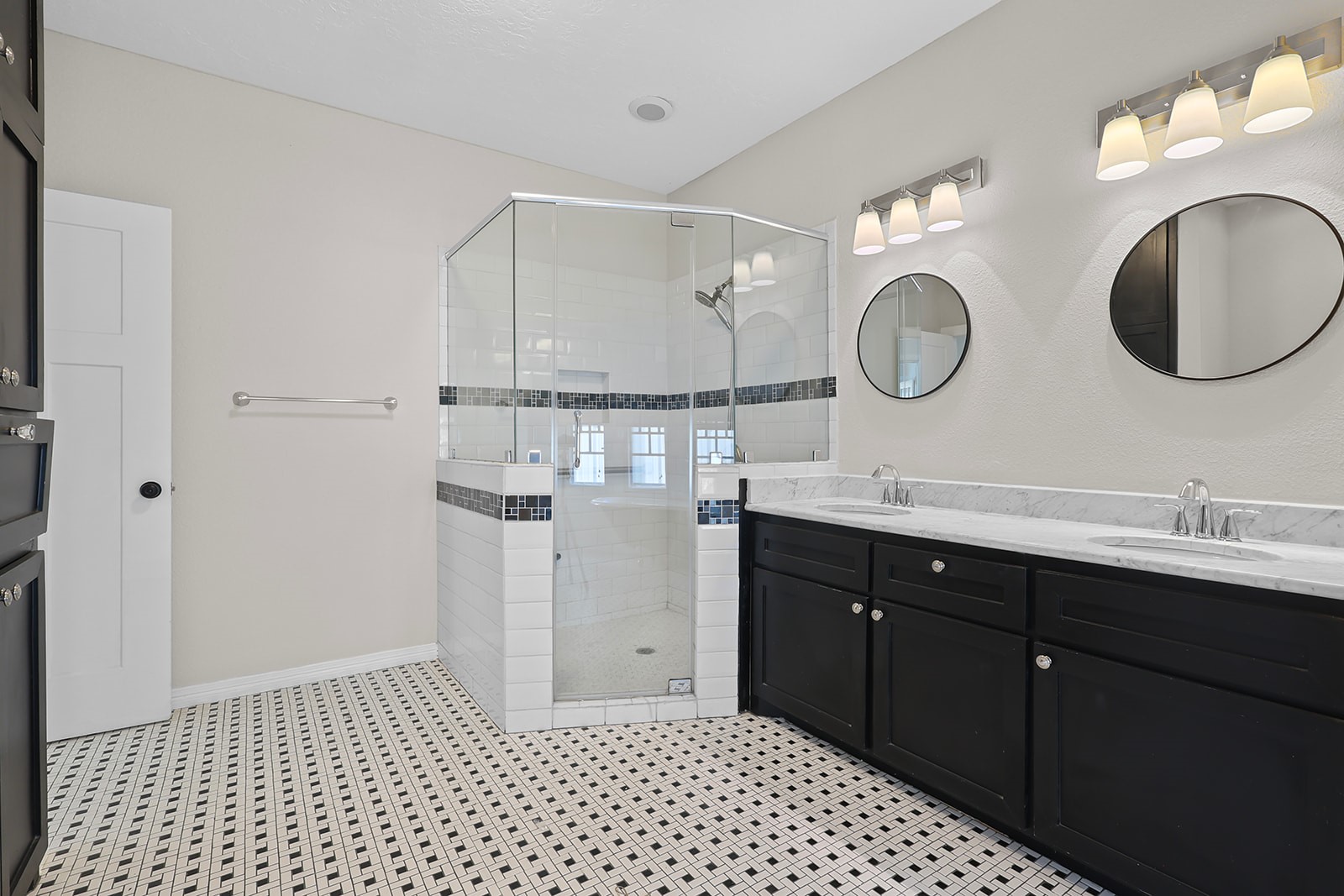 5401 North Capitol Street Houston, TX 77011 - Photo 27 of 34 a bathroom with a double vanity sink mirror and toilet