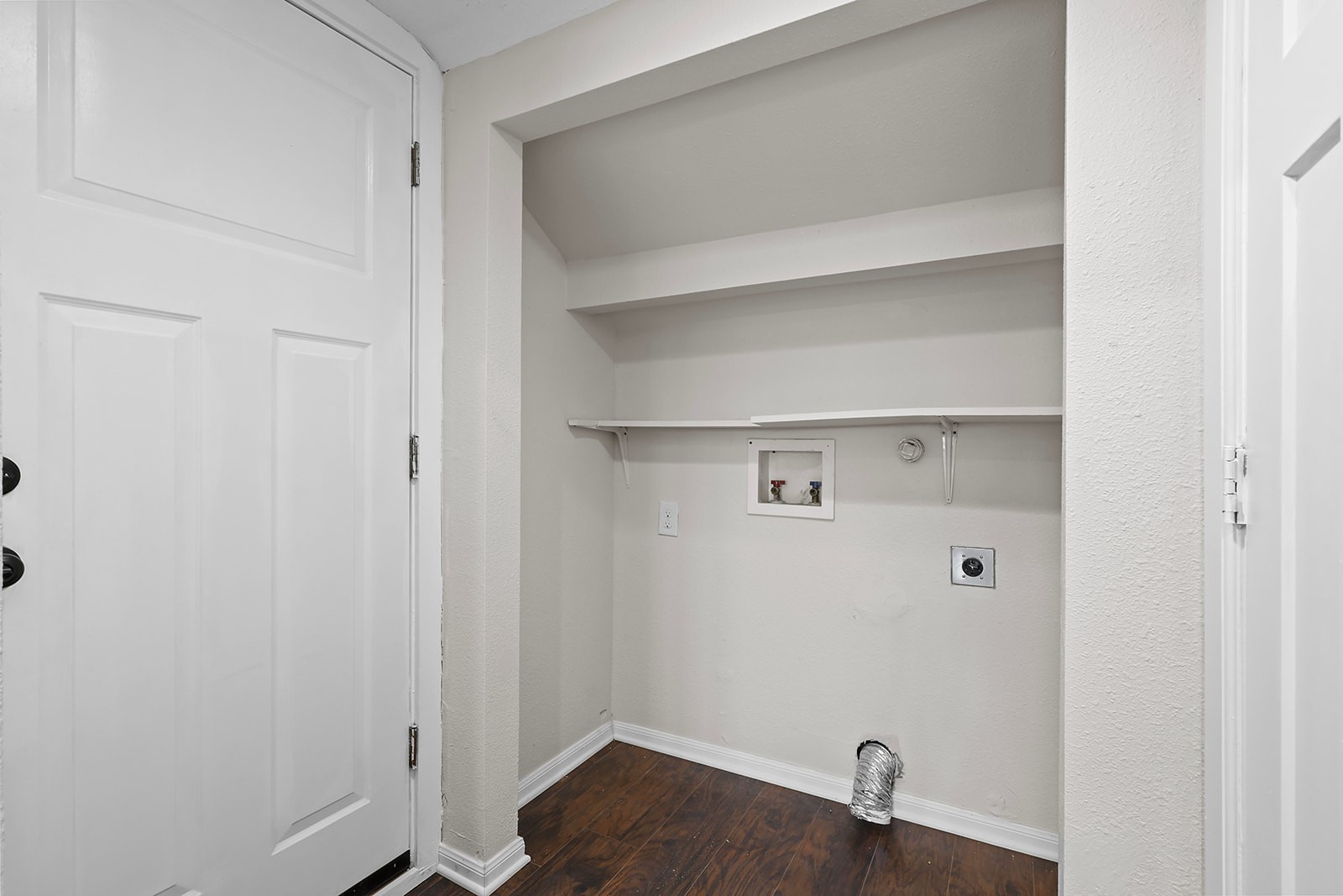 5401 North Capitol Street Houston, TX 77011 - Photo 29 of 34 a view of an empty walk in closet