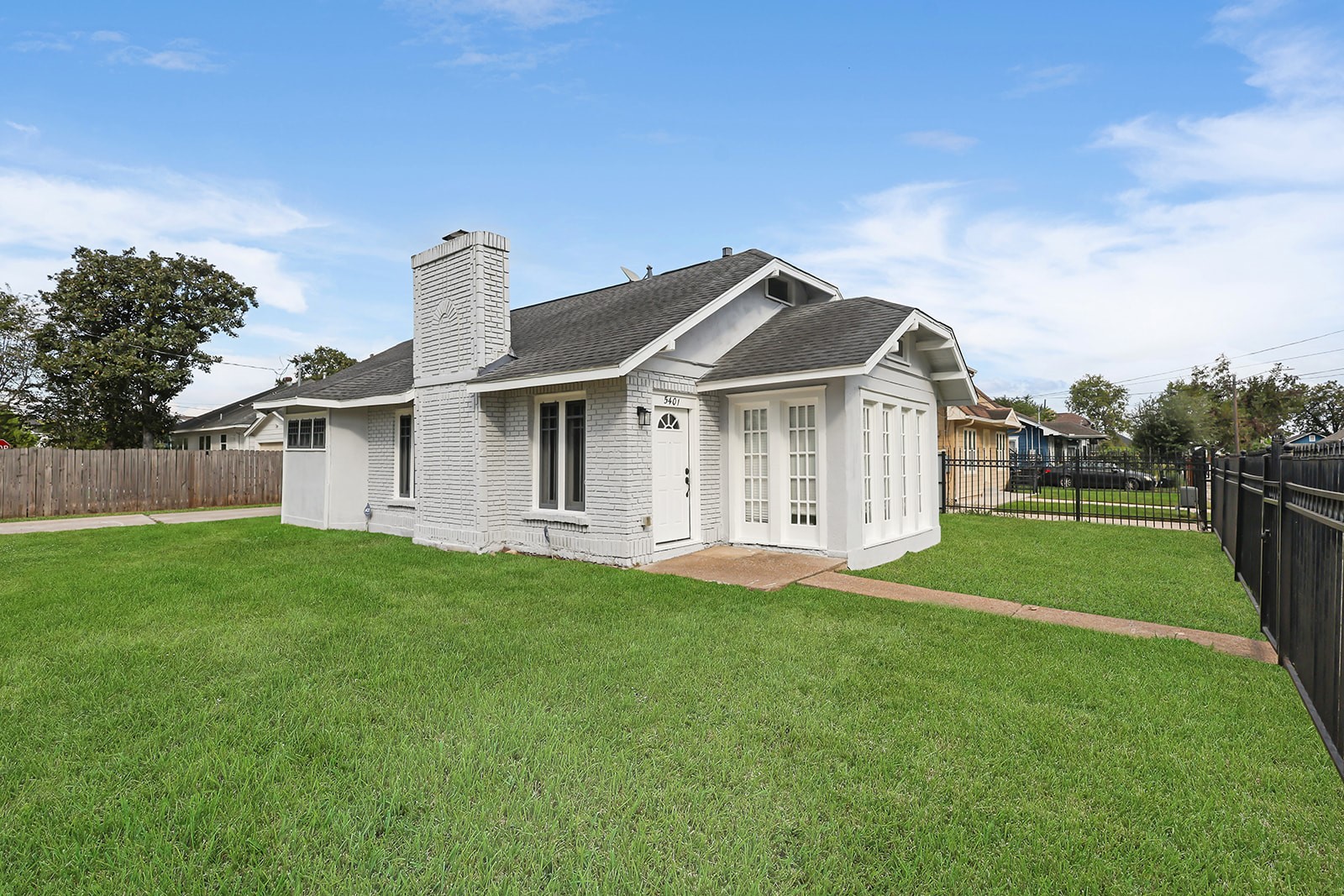 5401 North Capitol Street Houston, TX 77011 - Photo 33 of 34 a front view of a house with a yard