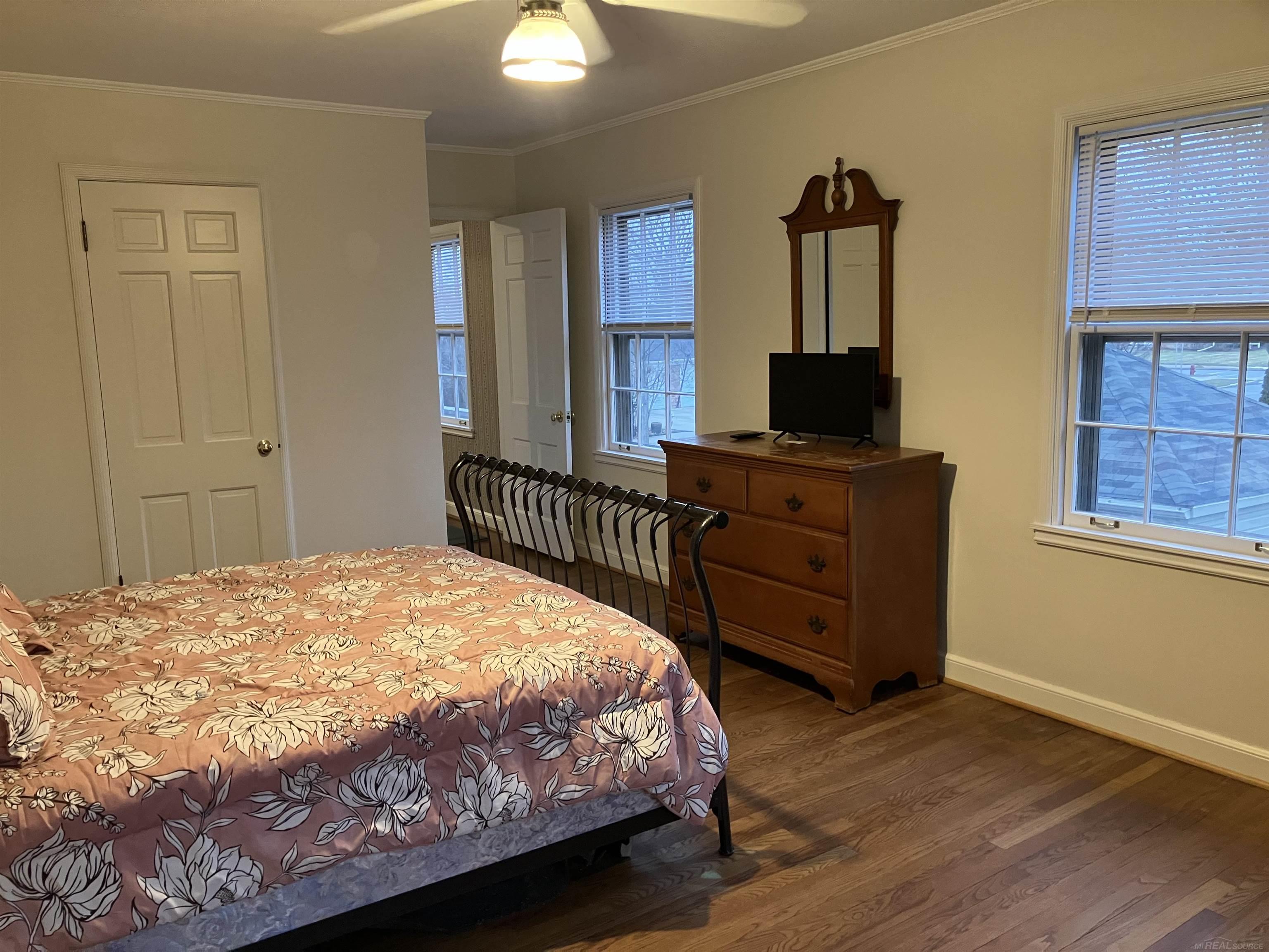 1050 Harvard Road Grosse Pointe, MI 48230 - Photo 20 of 39 50165705-69bd8858-aaaf-41f9-a3e8-a324d447f8f0.JPG