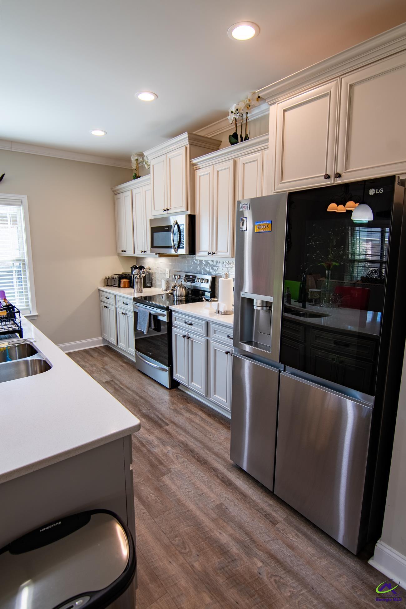 123 Logan's Mill Trail Warner Robins, GA 31093 - Photo 7 of 23 a kitchen with stainless steel appliances a stove a sink a refrigerator and cabinets
