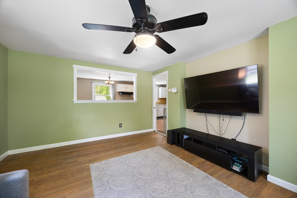 37 Parkerview Street Springfield, MA 01129 - Photo 10 of 31