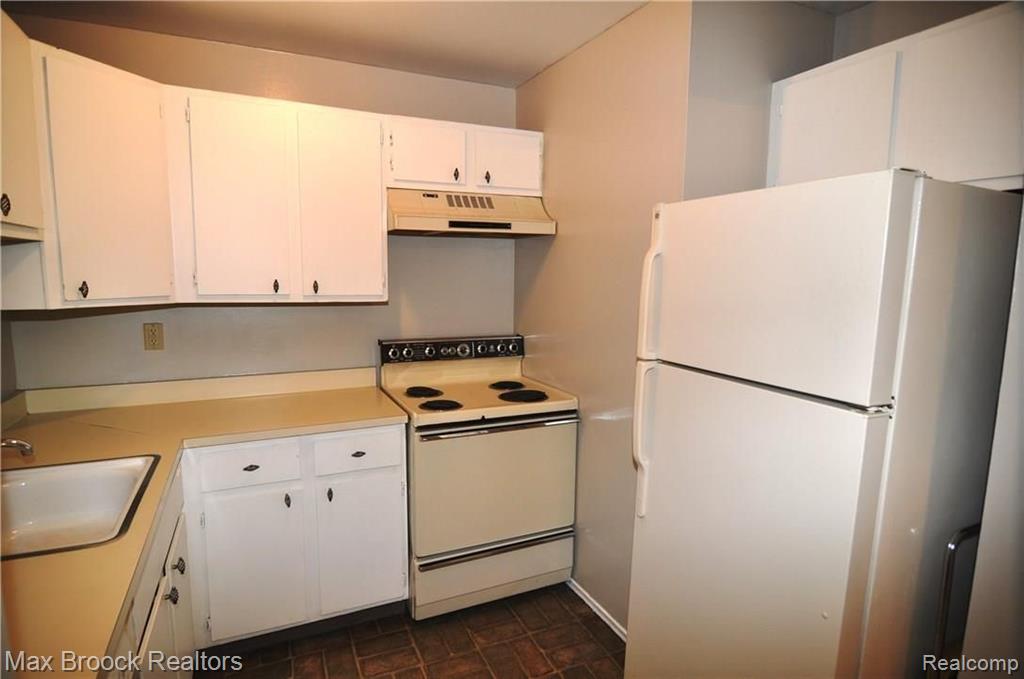 4905 Crooks Road Royal Oak, MI 48073 - Photo 8 of 17