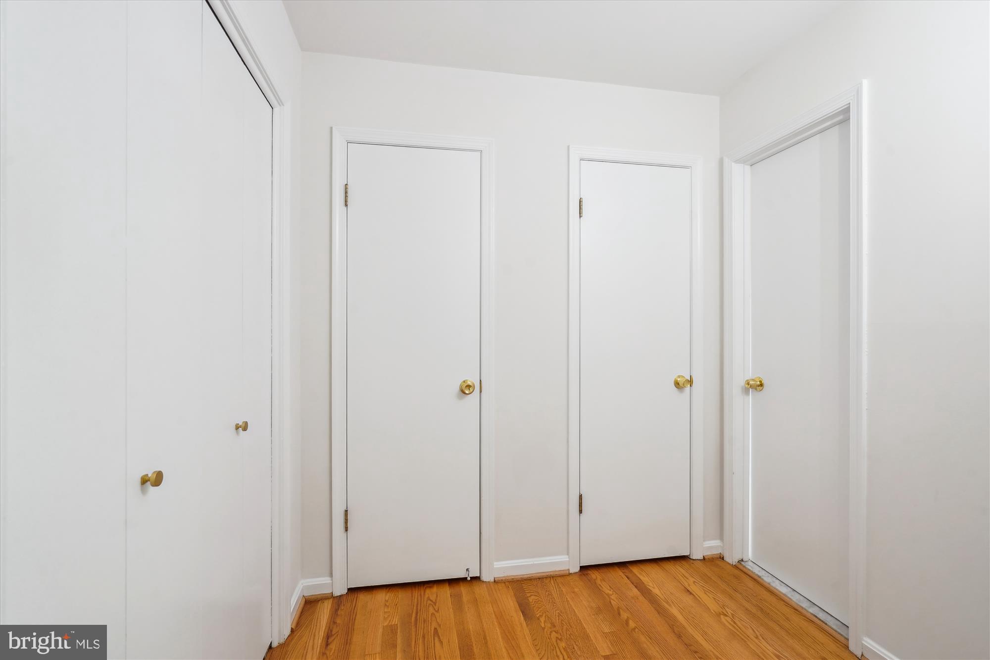 12109 Stirrup Road Reston, VA 20191 - Photo 25 of 52 Primary Dressing Area