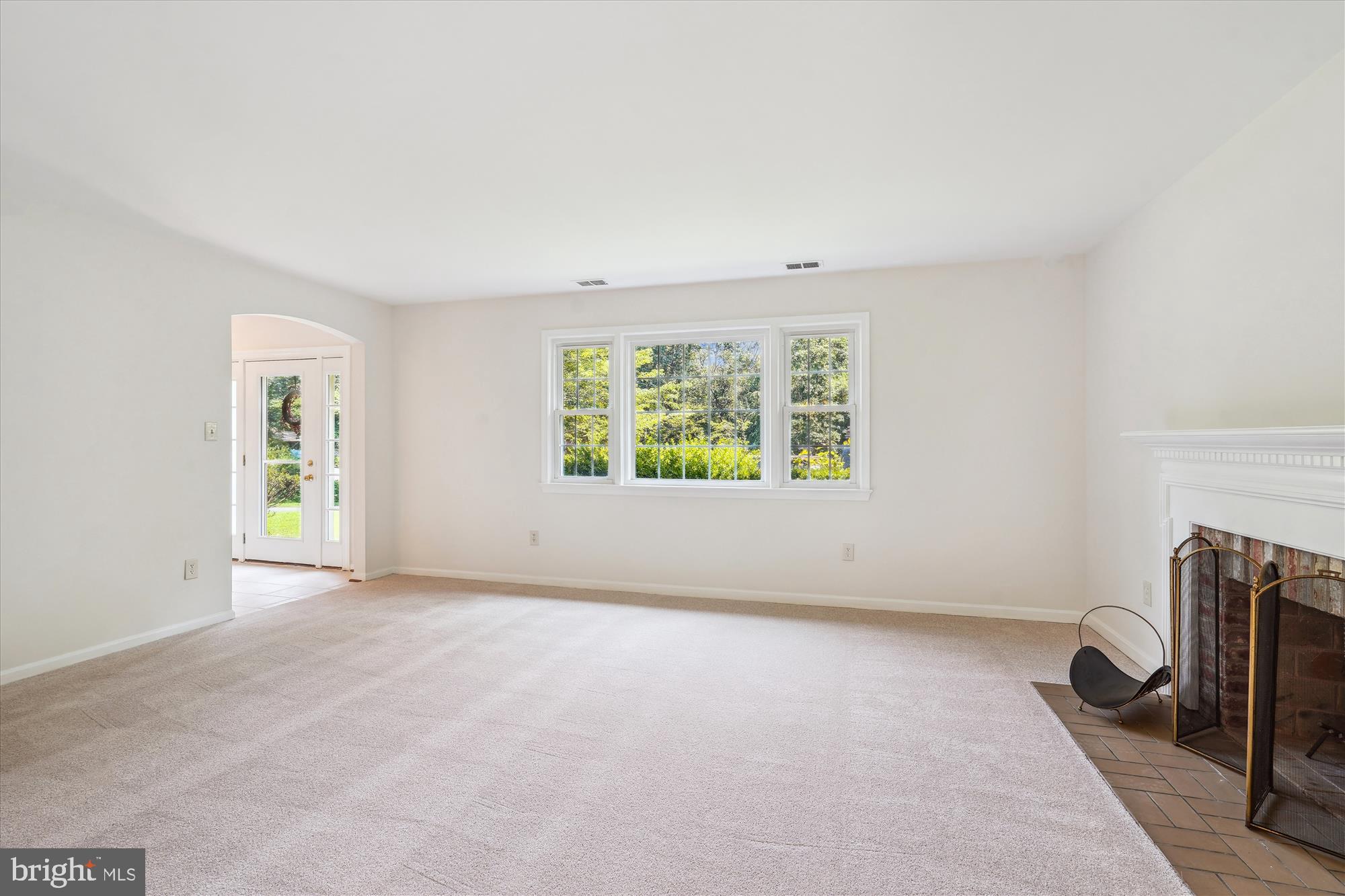 12109 Stirrup Road Reston, VA 20191 - Photo 8 of 52 an empty room with windows