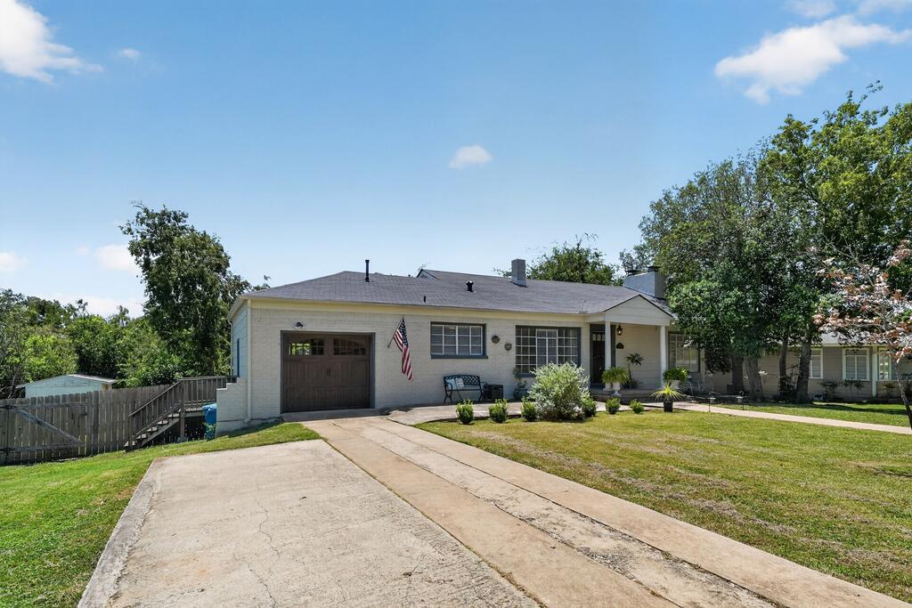 713 Bluebell Road Kerrville, TX 78028 - Photo 1 of 39 Main View