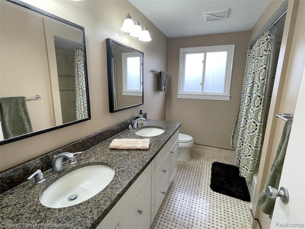 5535 Wild Ridge Lane West Bloomfield, MI 48322 - Photo 19 of 29