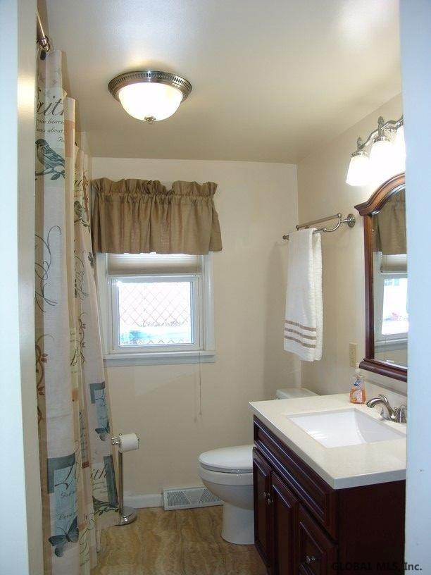 235 Abbottsford Road Schenectady, NY 12304 - Photo 8 of 16 Photo 8