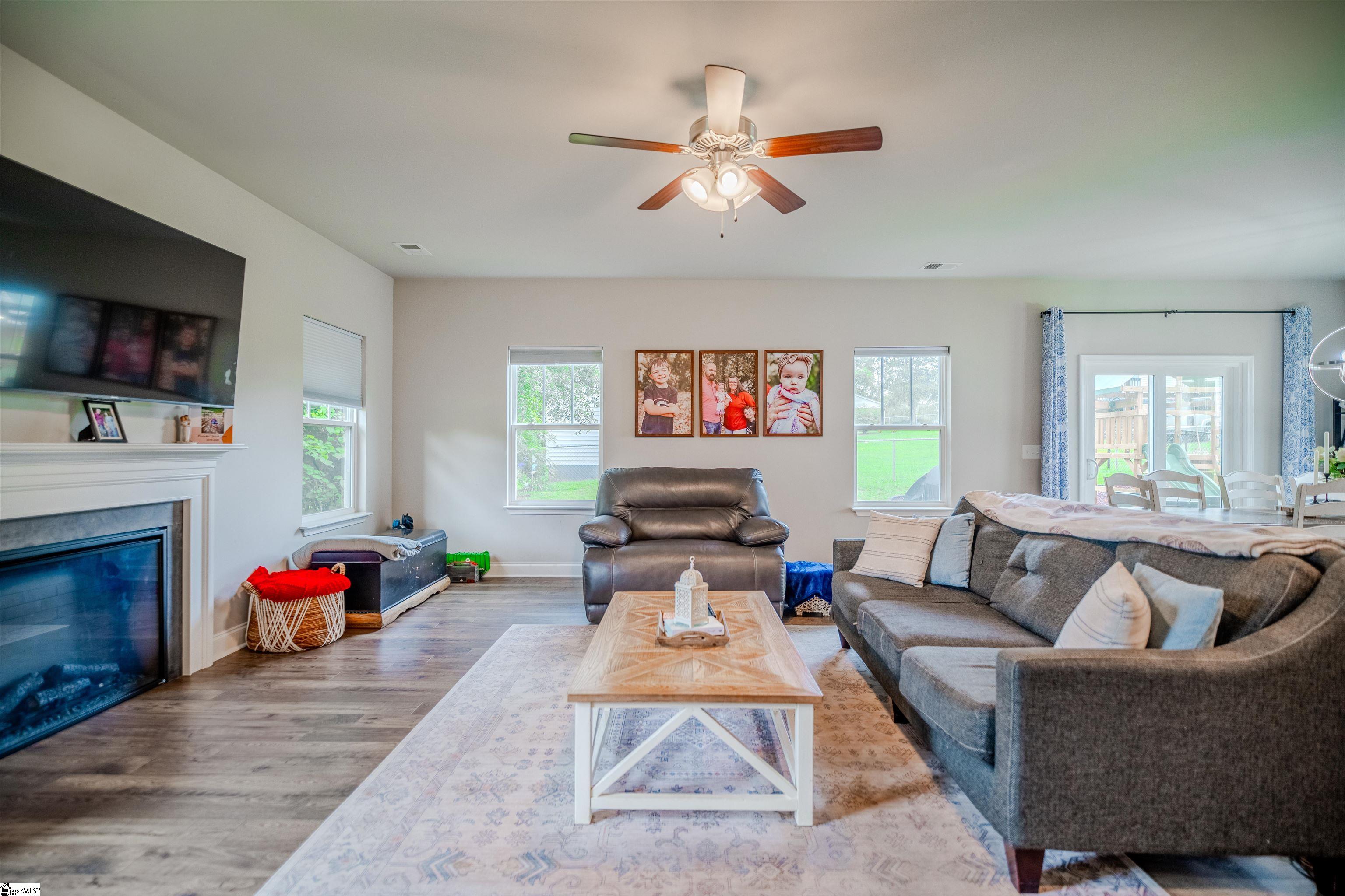 207 Phillips Avenue Easley, SC 29640 - Photo 8 of 39
