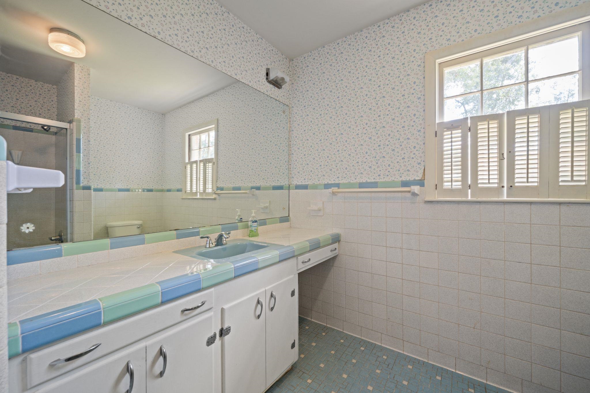 301 East 10th Street Bay Minette, AL 36507 - Photo 12 of 52 Bathroom