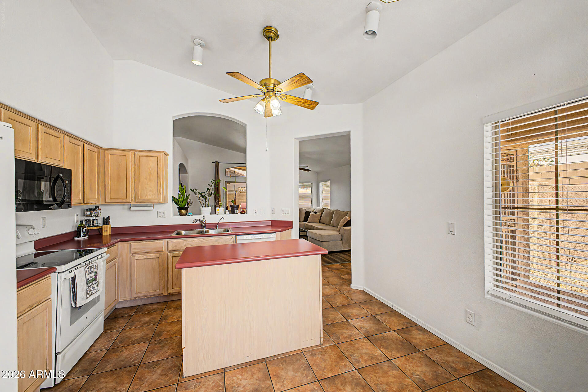6906 West Phelps Road Peoria, AZ 85382 - Photo 6 of 19 13-Phelps