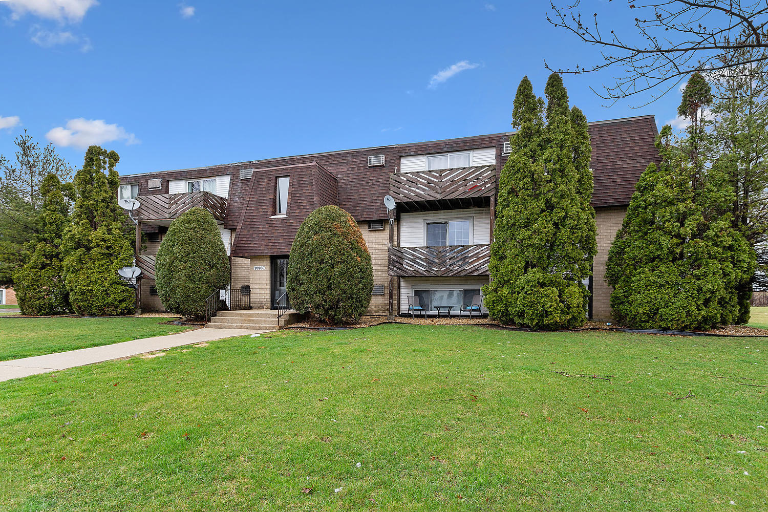20206 South Frankfort Square Road, Unit F Frankfort, IL 60423 - Photo 1 of 16 a view of a house with a garden