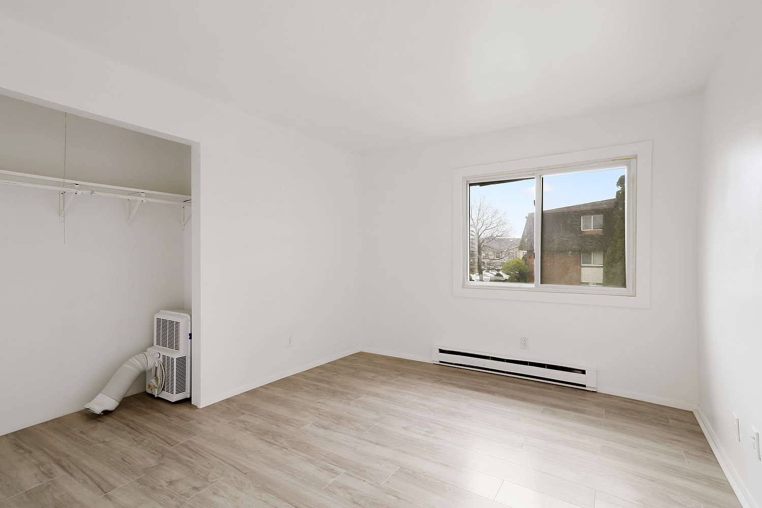 20206 South Frankfort Square Road, Unit F Frankfort, IL 60423 - Photo 11 of 16 an empty room with a window