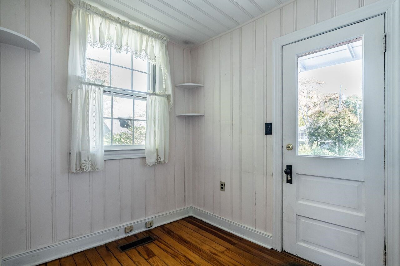 521 East Jones Street Raleigh, NC 27601 - Photo 12 of 29 The Kitchen opens to 9 x7 ft flex space (Mud Room) with a walk-in closet (WIC).