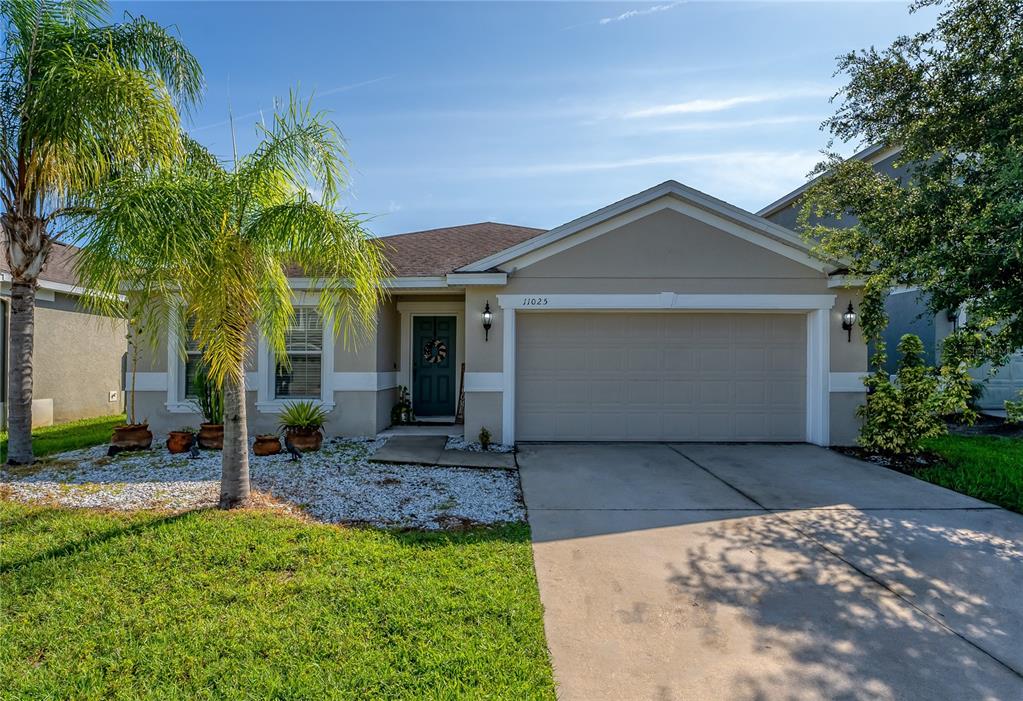 11025 Inside Loop Orlando, FL 32825 - Photo 1 of 1 a front view of a house with garden