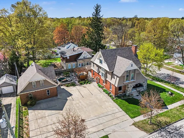 $575,000 | 303 South Courtland Street, Hart, MI 49420
