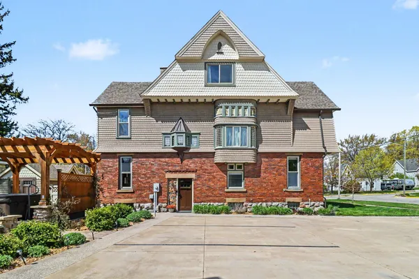 $575,000 | 303 South Courtland Street, Hart, MI 49420