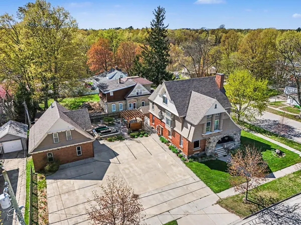 $575,000 | 303 South Courtland Street, Hart, MI 49420