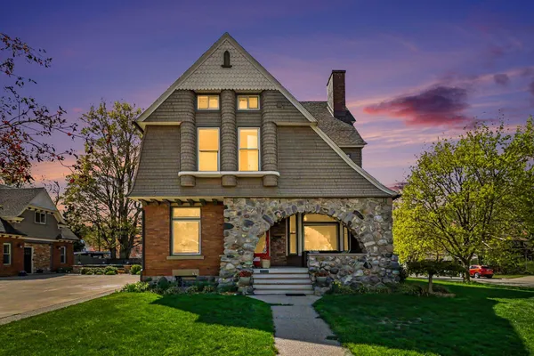 $575,000 | 303 South Courtland Street, Hart, MI 49420