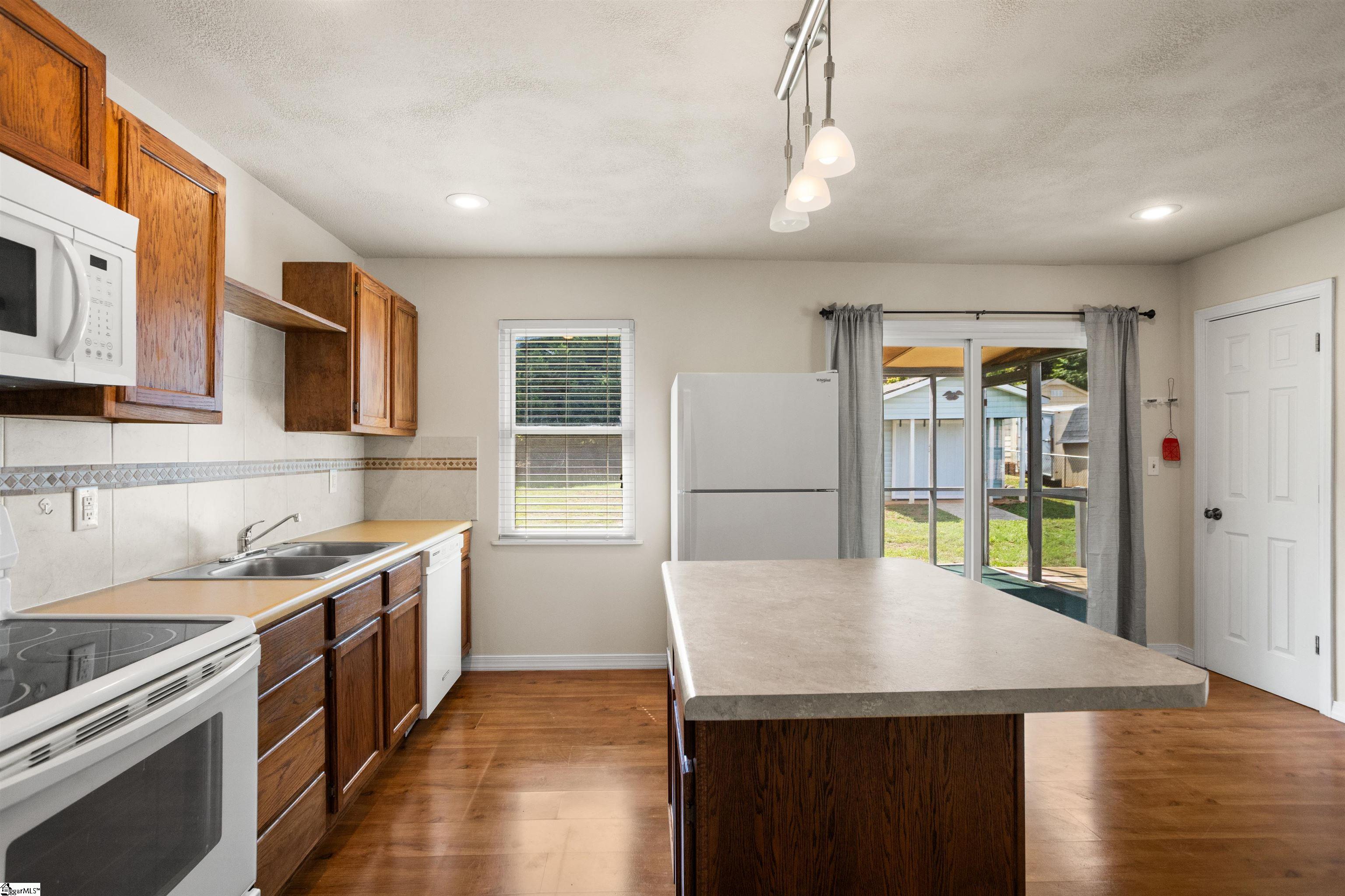 706 Harvey Road Greer, SC 29651 - Photo 10 of 28