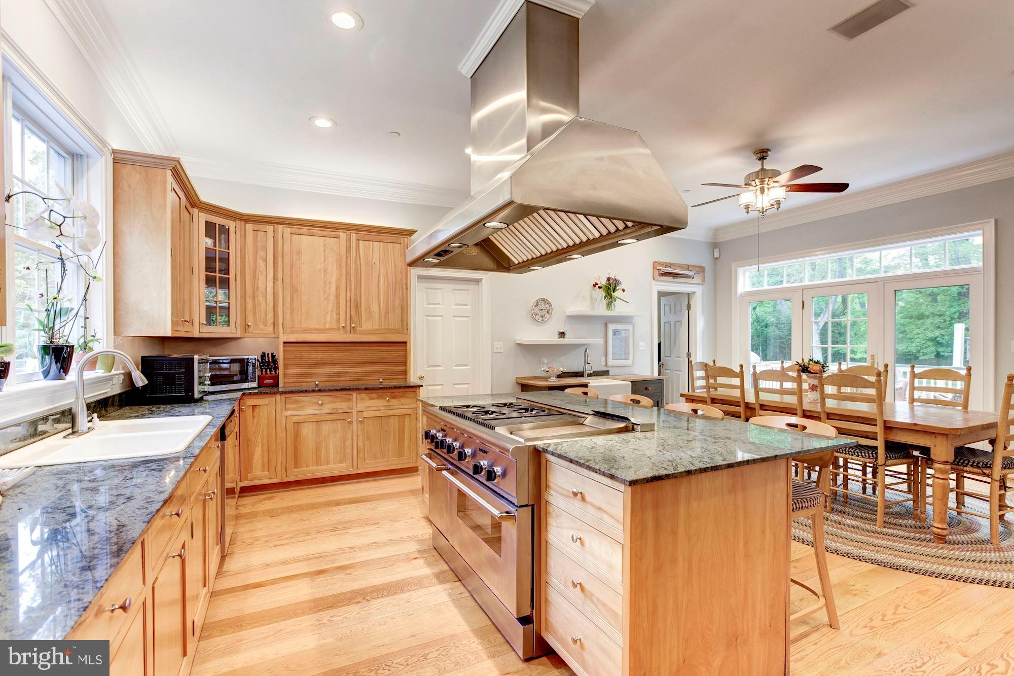 9408 Falls Road Potomac, MD 20854 - Photo 11 of 59