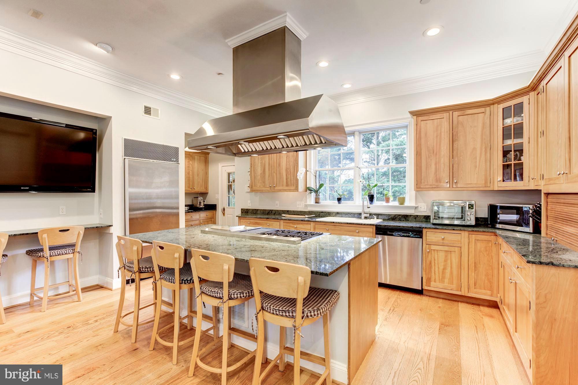 9408 Falls Road Potomac, MD 20854 - Photo 13 of 59