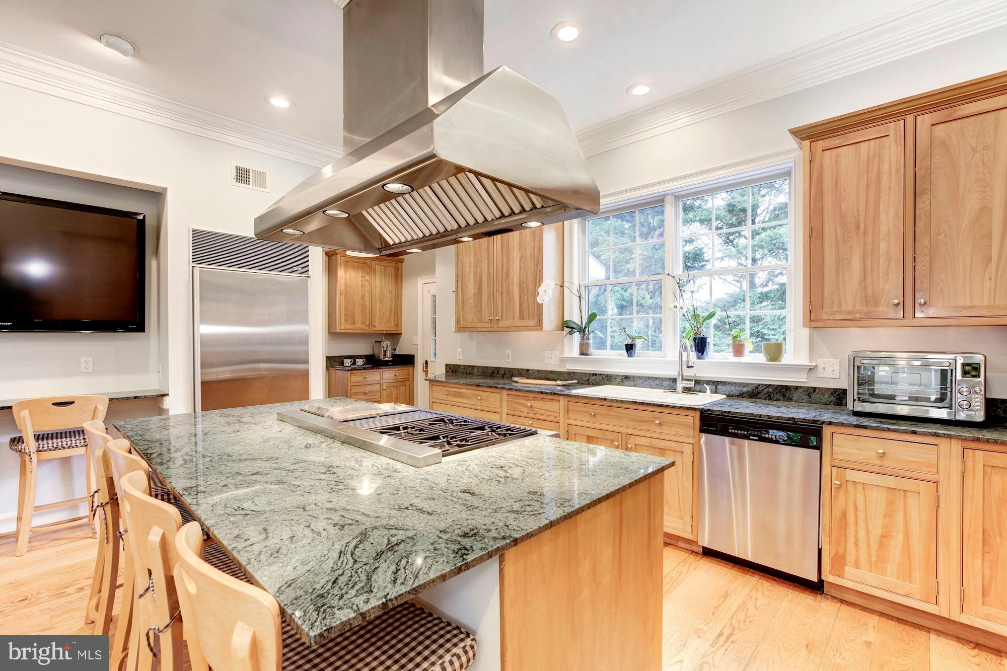 9408 Falls Road Potomac, MD 20854 - Photo 14 of 59
