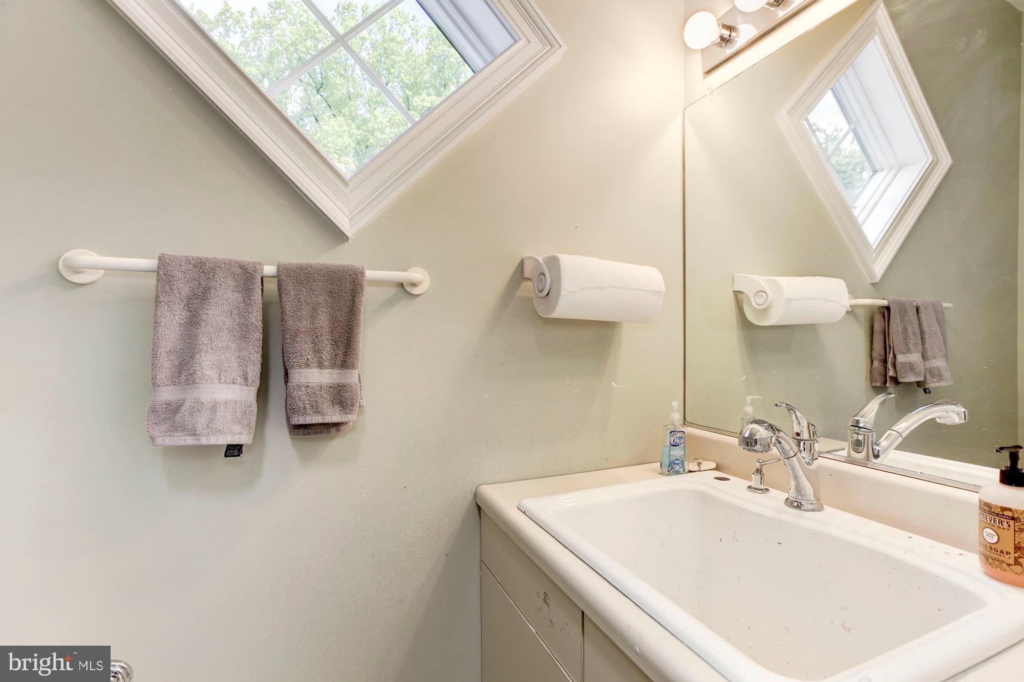 9408 Falls Road Potomac, MD 20854 - Photo 20 of 59
