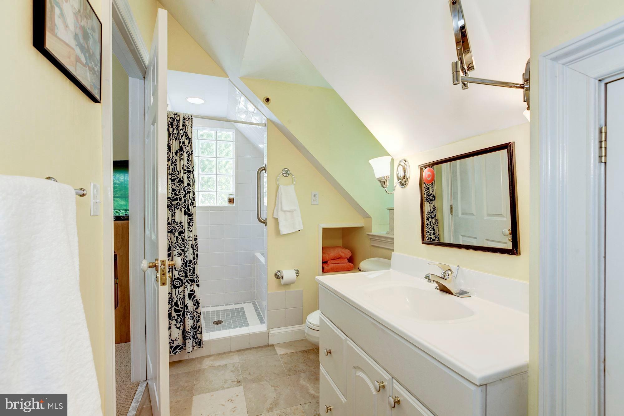 9408 Falls Road Potomac, MD 20854 - Photo 39 of 59